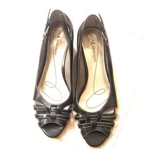 Black Ann Klein 8.5 kitten heel